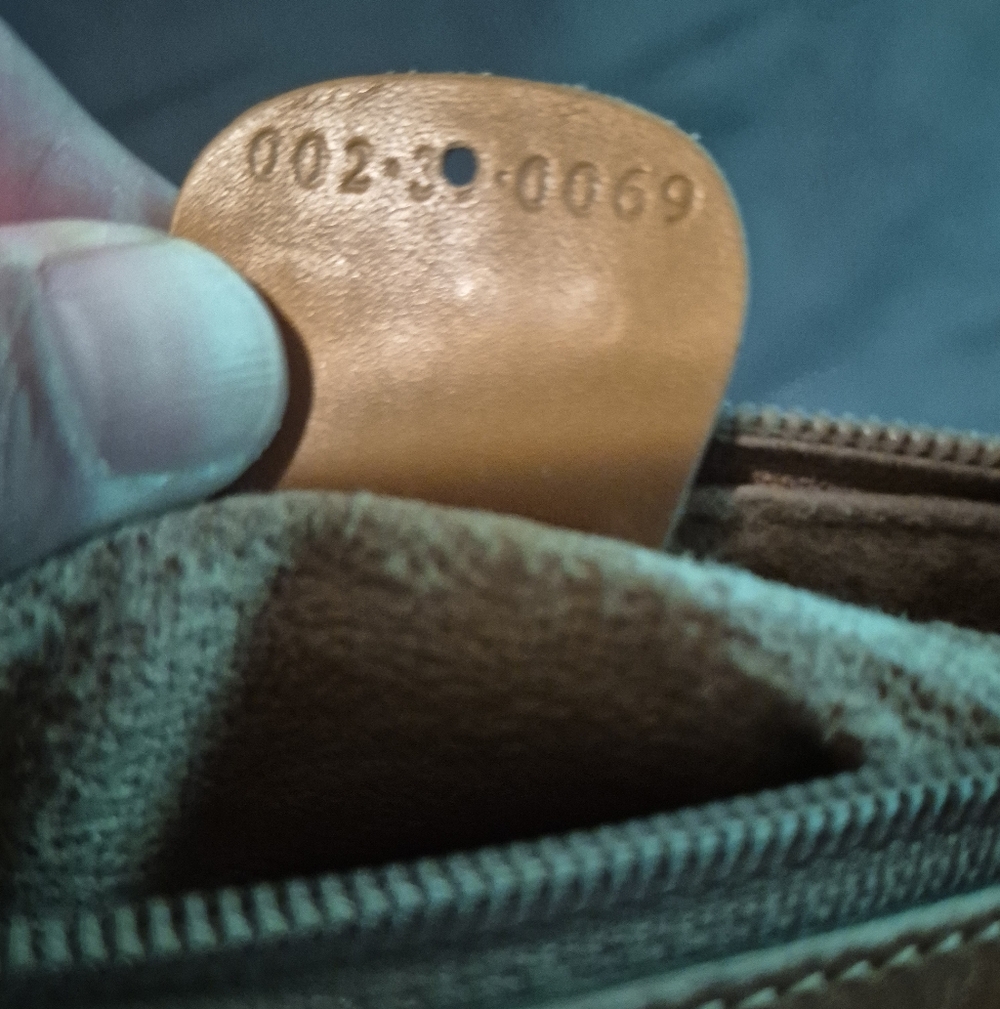 Authentic Vintage Gucci Body Bag - Picture 14 of 14